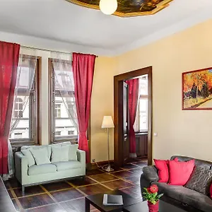 Apartment Art House By Adrez